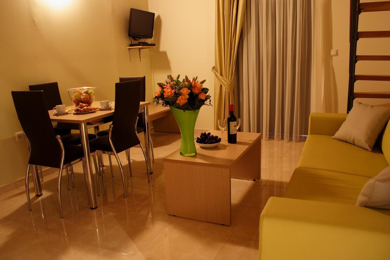 Eleana Boutique & Blue Infinity Apart Otel Nikiana